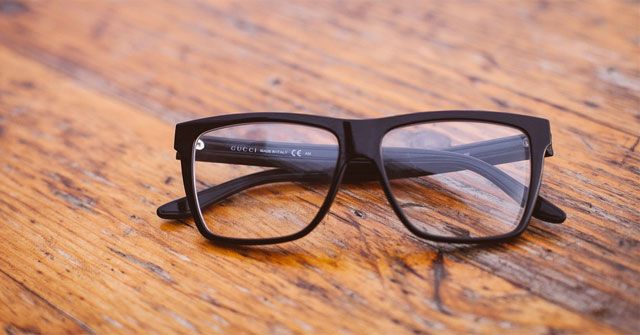 Dàn bài và bài văn mẫu: Thuyết minh về chiếc kính mắt